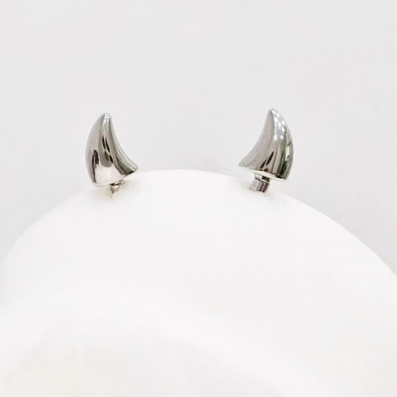Anting Tindik Tanduk Setan Luc - Y2K Tech Accessories ulasan dan harga