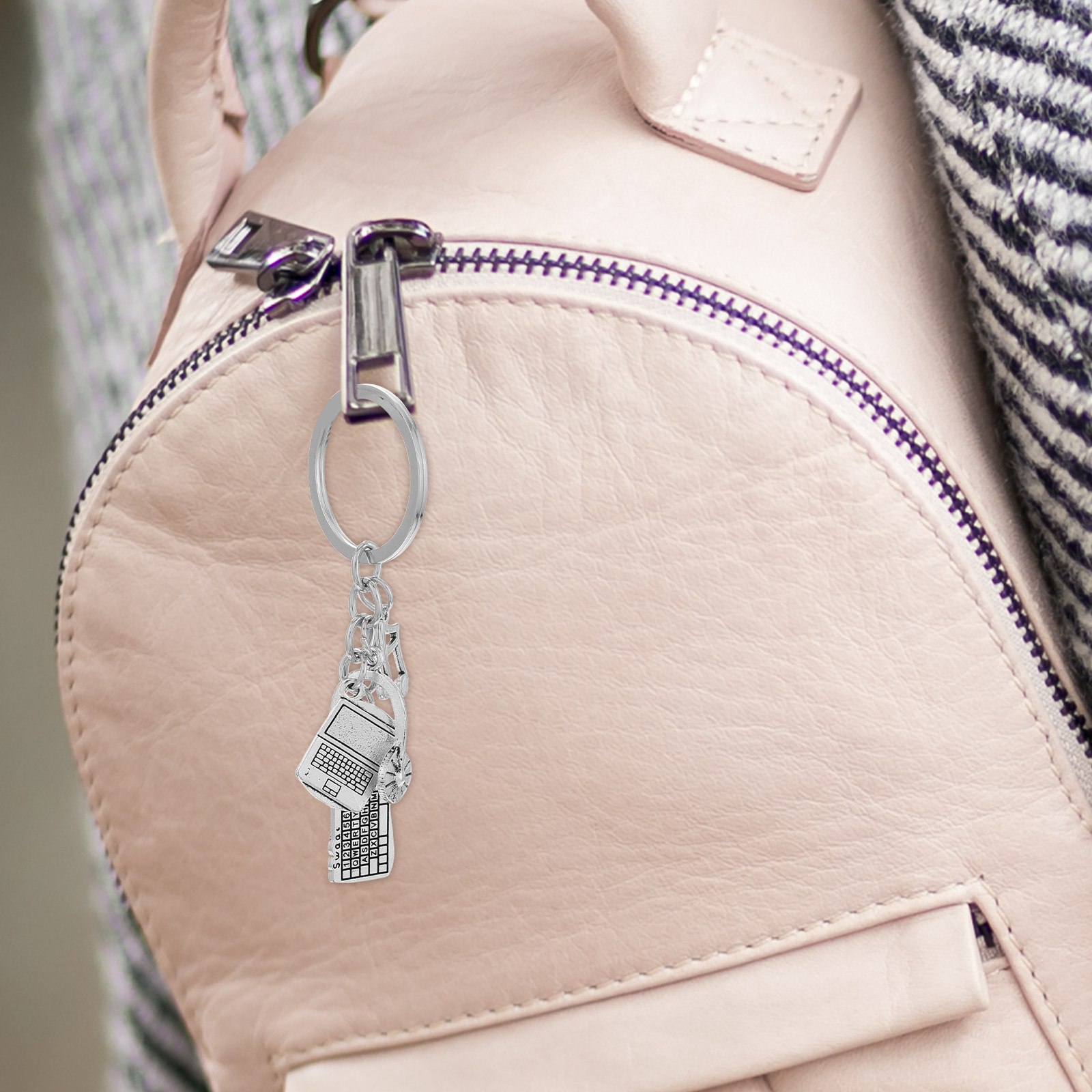 Gantungan Kunci Insinyur, Akse - Tech Accessories For Students ulasan dan harga